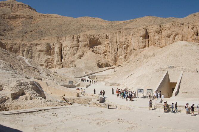 Full Day Tour of Nefertari and King Tuts Tombs and More in Luxor - Pickup Details