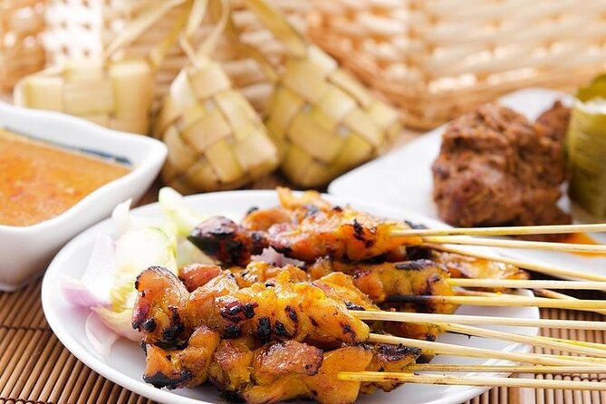 Lets Go for Kuala Lumpur Food Experience With Local Host - Booking Confirmation and Cancellation Policy