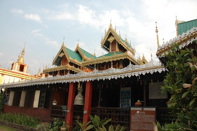 Mae Hong Son City & Temples Tour