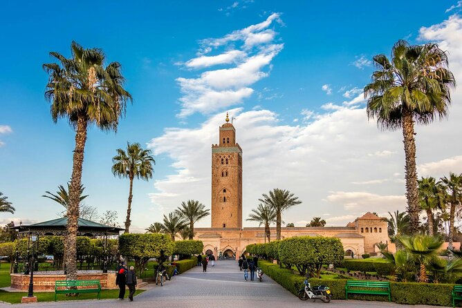 Marrakech Medina and Souk Small Group Tour - Maximum Traveler Capacity and Accessibility