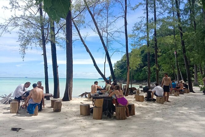 Phi Phi Island Tour by Premium Speed Boat With Lunch - Lunch on Phi Phi Island