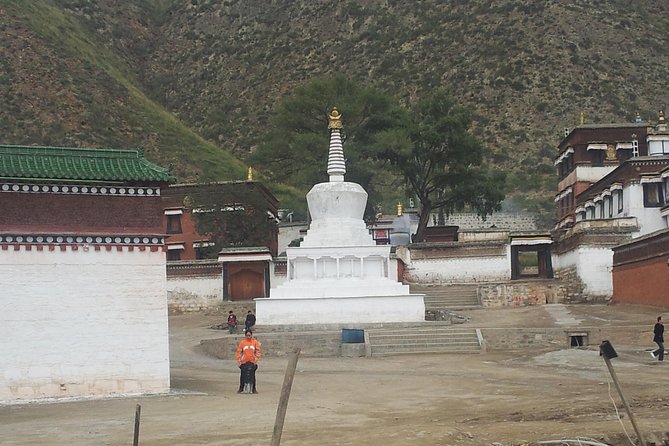 Private Overnight Tour From Xian to Labrang by Round-Way Bullet Train - Meeting and Pickup