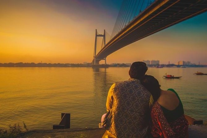Private Photo Session With a Local Photographer in Varanasi - Features