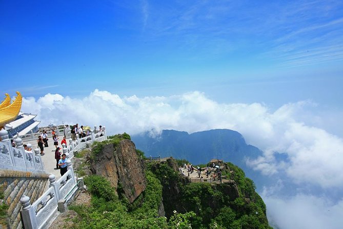 Private Tour: 2-Day Trip From Chengdu to Leshan and Mt Emei