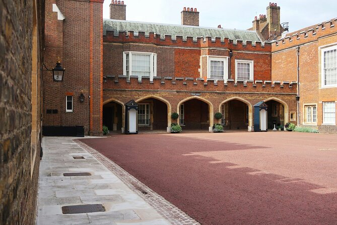 Royal Tour & Buckingham Palace State Rooms or Royal Mews Option - Frequently Asked Questions