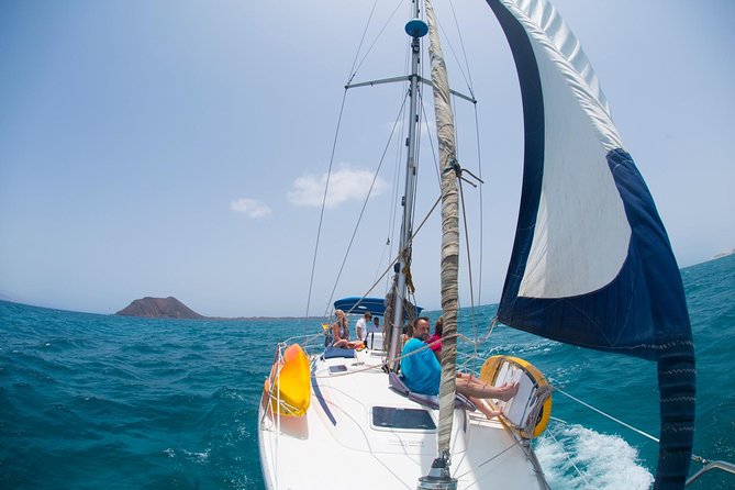 Sailboat Transfer Around the Canary Islands - Requirements and Group Size