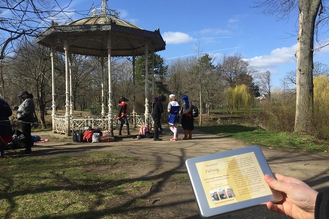 Scavenger Hunt Through Leipzigs Hip West (Lindenau and Plagwitz) - City Game Box Contents