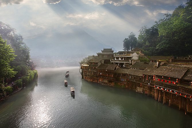 ZJJ Private Tour to Dehang Fenghuang and Fanjinshan With Hotel - Inclusions and Exclusions