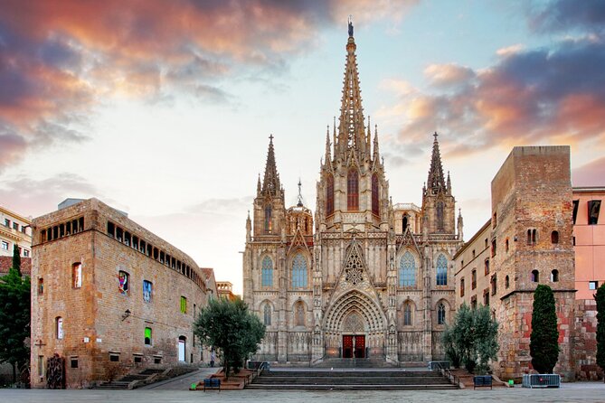 Barcelona Cathedral: Ticket, Guided Tour, Terrace + VR Experience - Good To Know