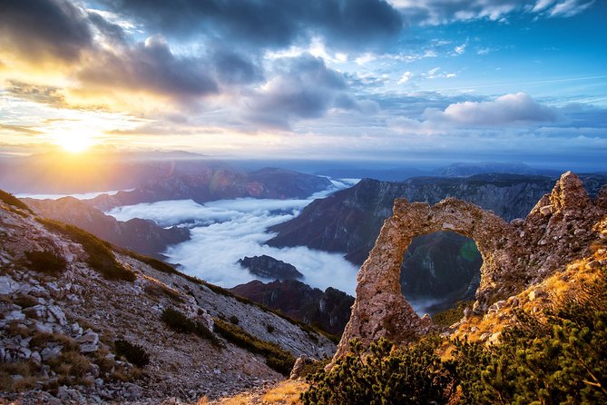 Capture One of Natures Most Beautiful Monuments – Outlaws Gate