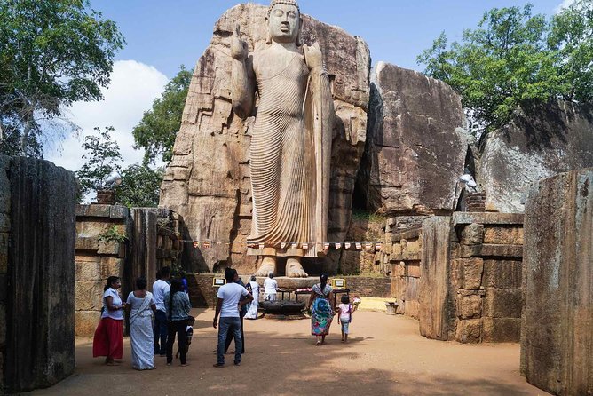 Day Tour to Aukana and Anuradhapura From Negombo - Good To Know