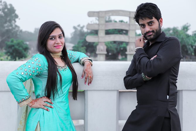 Delhi Instagram Photoshoot By Local Professionals - Language and Meeting Point Details