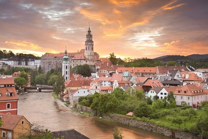 Direct One Way Transfer From Hallstatt to ČEský Krumlov - Good To Know
