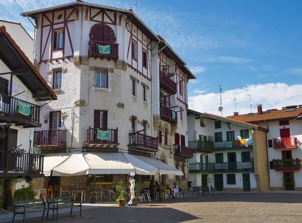 Essential Walking Tour Through the Emblematic Places of Hondarribia - Good To Know