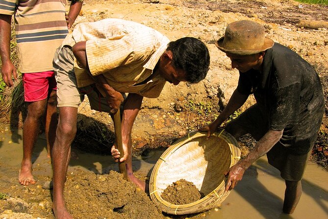 Explore Gem Mines in Rathnapura From Kalutara - Good To Know
