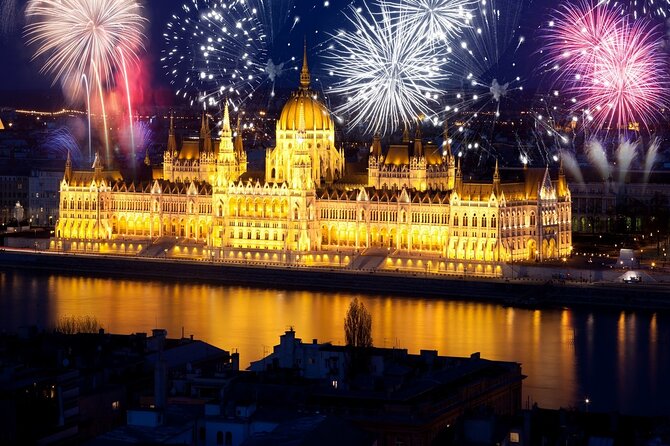 Fireworks Gala Dinner With Bar Piano - Good To Know