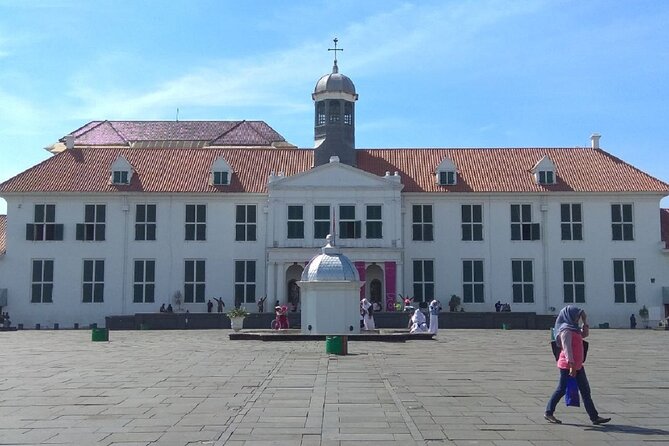Guided Sightseeing Tour From Jakarta