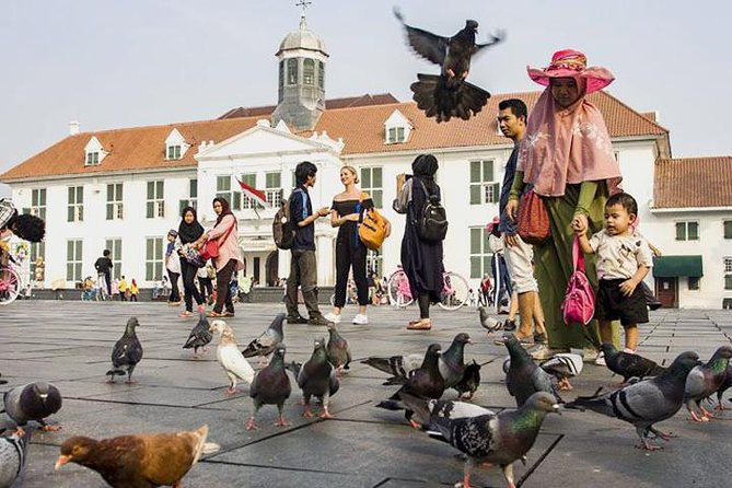 Jakarta Private Tour With Guide and Lunch - Good To Know