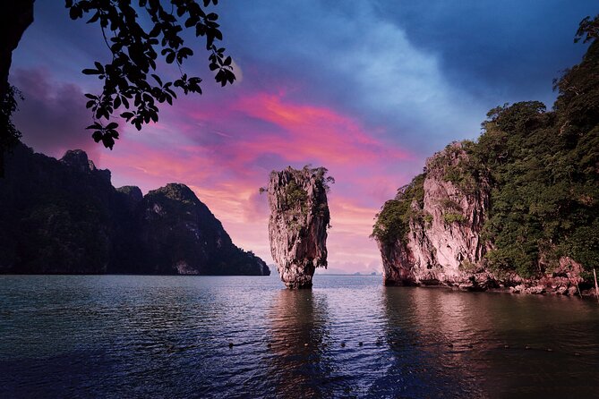 Jamebond Twilight Sea Canoe and Glowing Plankton From Khaolak - Good To Know