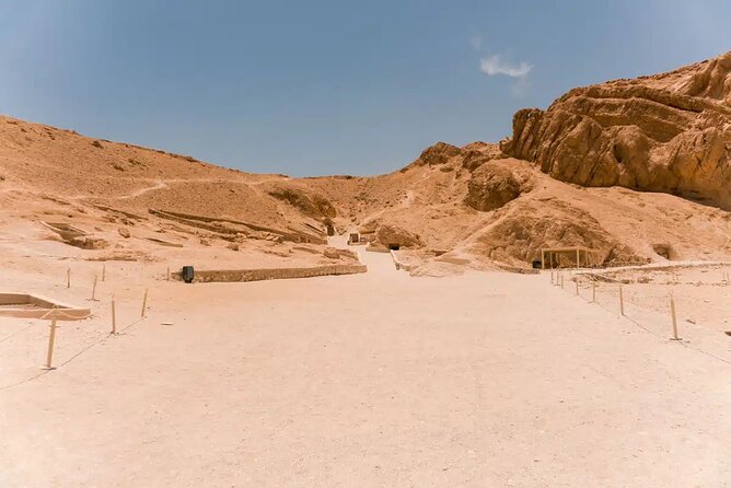 Luxor Excursionns Visit Habu Temple Valley Of Workers & Queens - Habu Temple Exploration