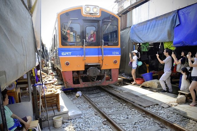 Maeklong Railway Market, Floating Market & Nakhon Pathom City Tour From Bangkok - Good To Know