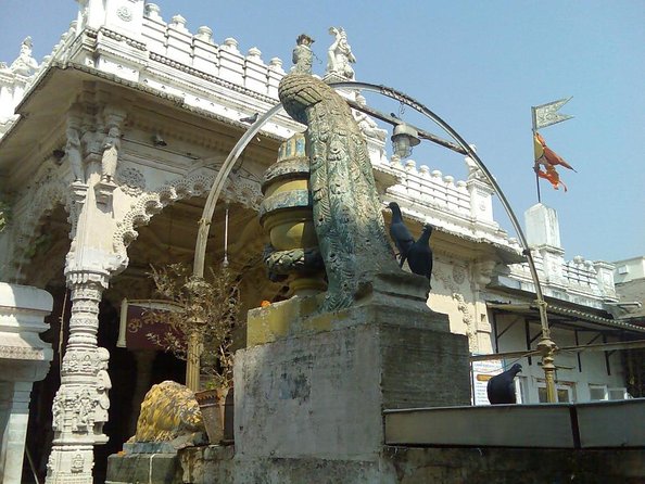 Mumbai: the Spiritual & Colorful Morning Tour With Breakfast - Good To Know