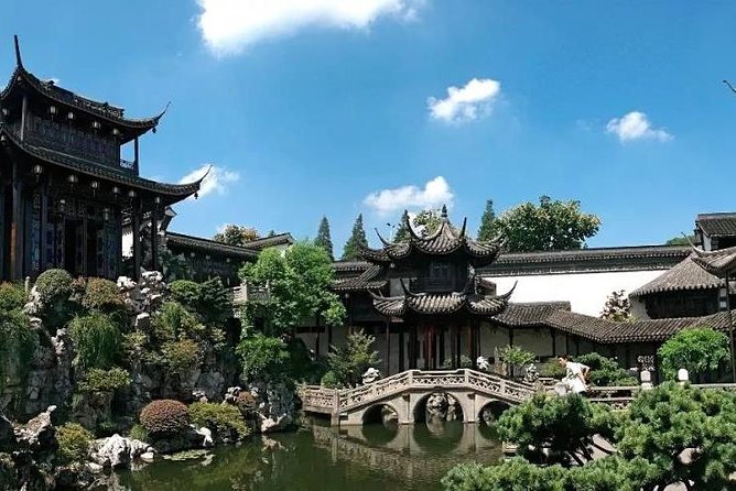 One-day Hangzhou Lakeside Mountains Relics & Ruins Hiking – Guided Outdoor Tour