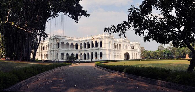 Private Colombo City Tour With Traditional Srilankan Lunch - Good To Know