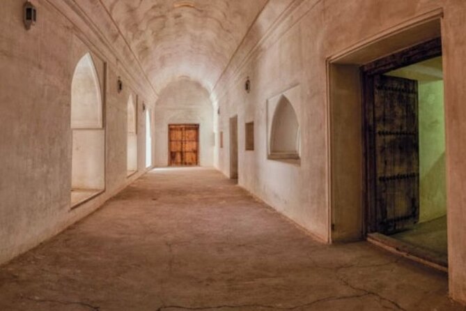 Private Day Trip to Wadi Al Hoqain & Al Hazm Castle - Good To Know
