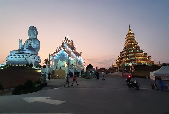 Private Temple Tour Chiang Rai Include Entry Fees / Pick Up Only In Chiang Rai