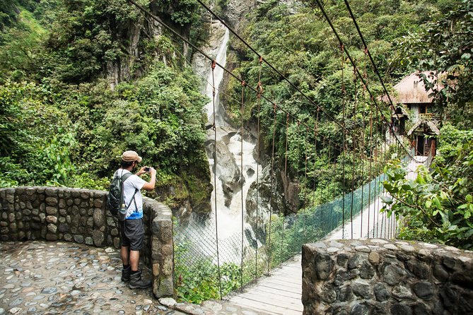 Quito to Baños Transfer in Fantasy Bus - Fantasy Bus Transfer Overview