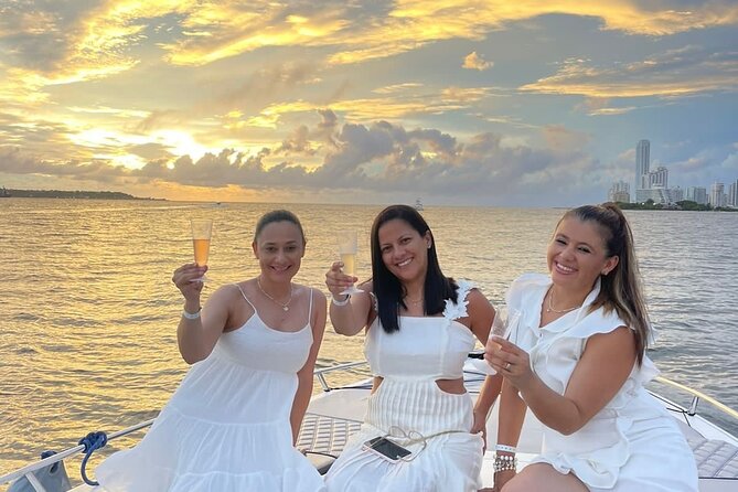 Sunset by Boat in the Bay in Cartagena - Good To Know