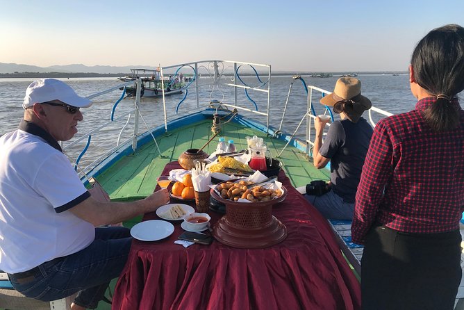 Sunset Cocktails On Boat - Good To Know