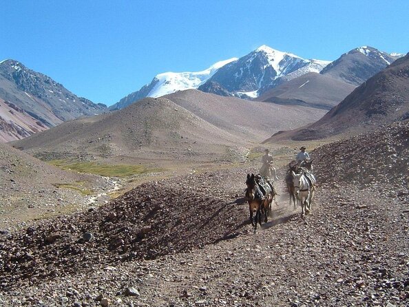 Trekking in the ARROYO TURQUESA Mountain Range - Good To Know