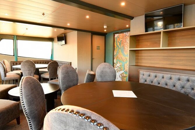 VIP Glaciares Gourmet Boat Tour at Premium Lounge + Transfers - Gourmet 4-Course Meal