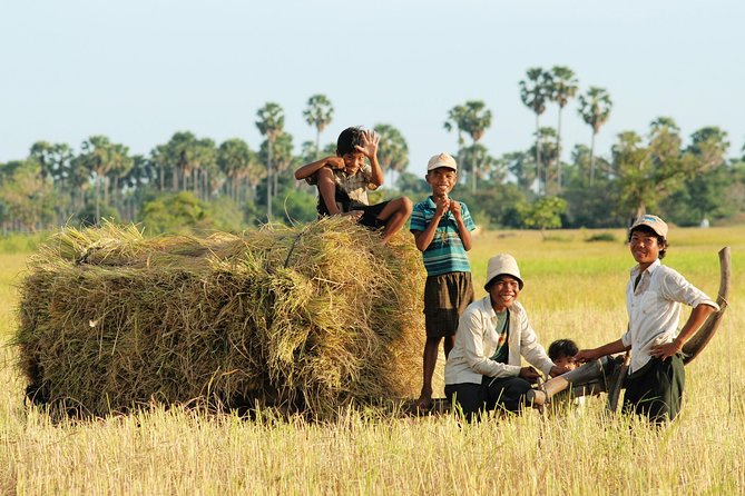 2 Days Private Guide Tour Phnom Penh Overland to Siem Reap via Kompong Thom - Tour Itinerary