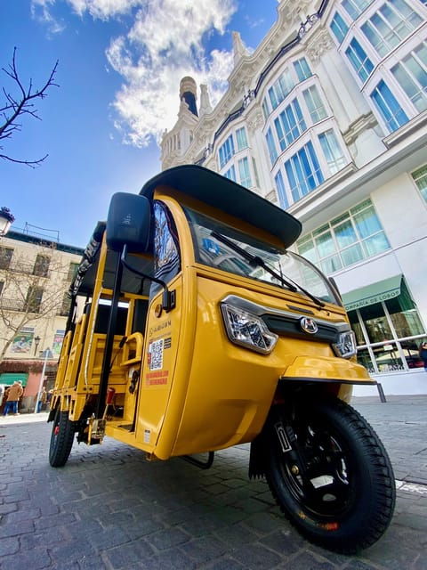 3-Hour Tuk Tuk Tour of the Best of Madrid With Audio Guide