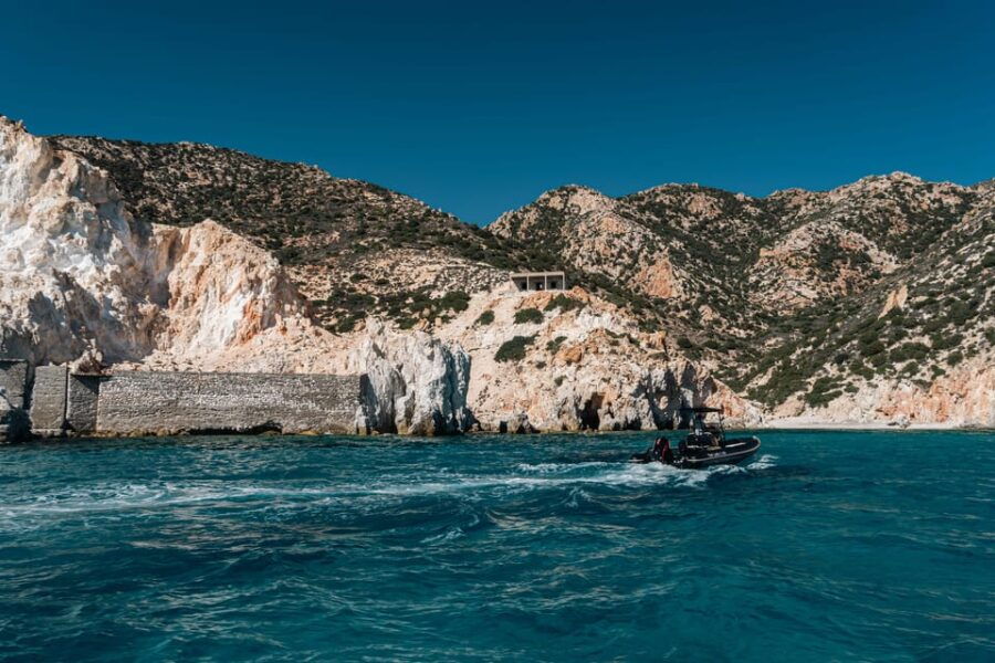 3 Islands Private Cruise: Milos – Polyaigos – Kimolos