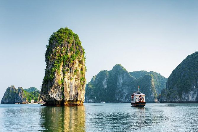 6-Day North Package Tour: Hanoi - Hoa Lu - Tam Coc - Ha Long Bay - Tour Itinerary Overview