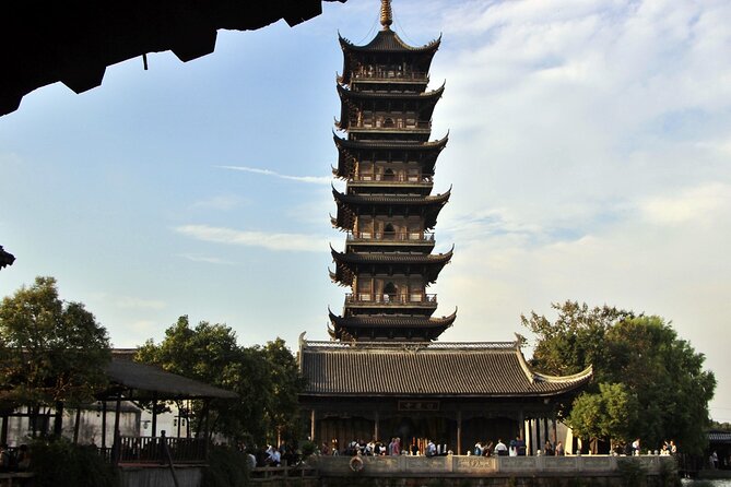 A Canal-Faring Journey in Wuzhen