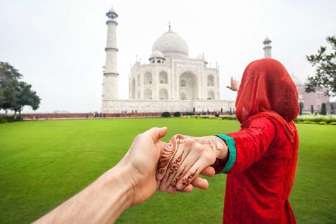 Agra Overnight Tour With Taj Mahal, Agra Fort & Fatehpur Sikri