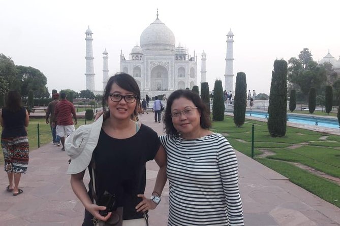 Agra Tour With Taj Mahal and Agra Fort