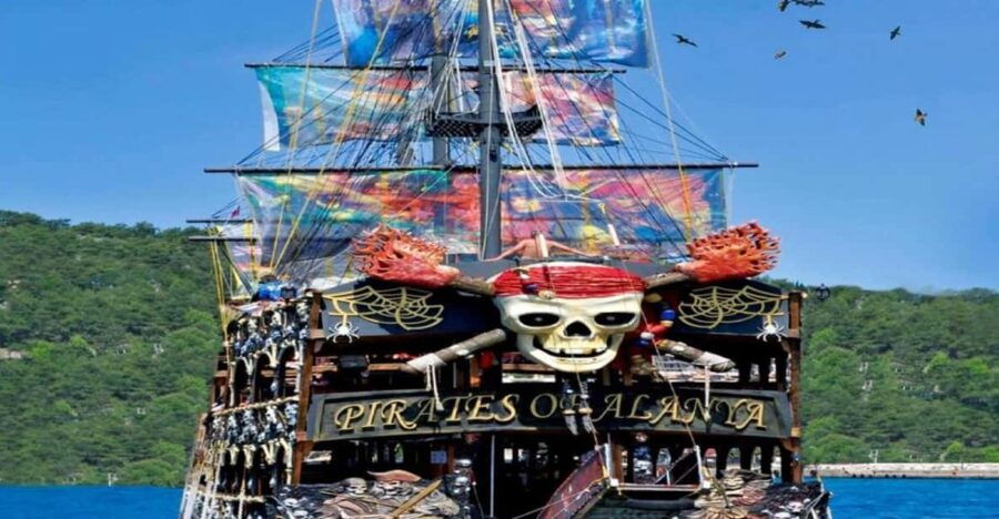 Alanya: Pirates of Alanya Boat Tour With Lunch and Drinks