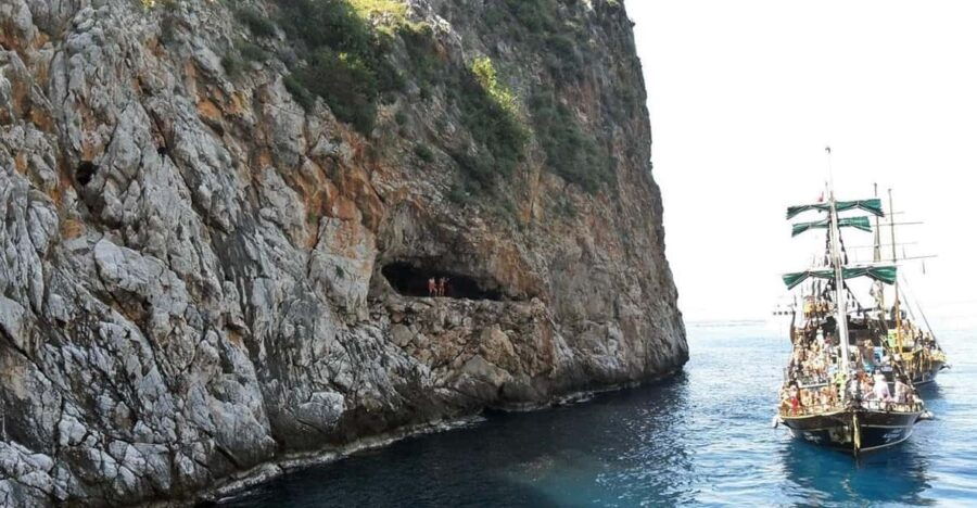 Alanya Relaxing Family Boat Tour Without Foam And Loud Music