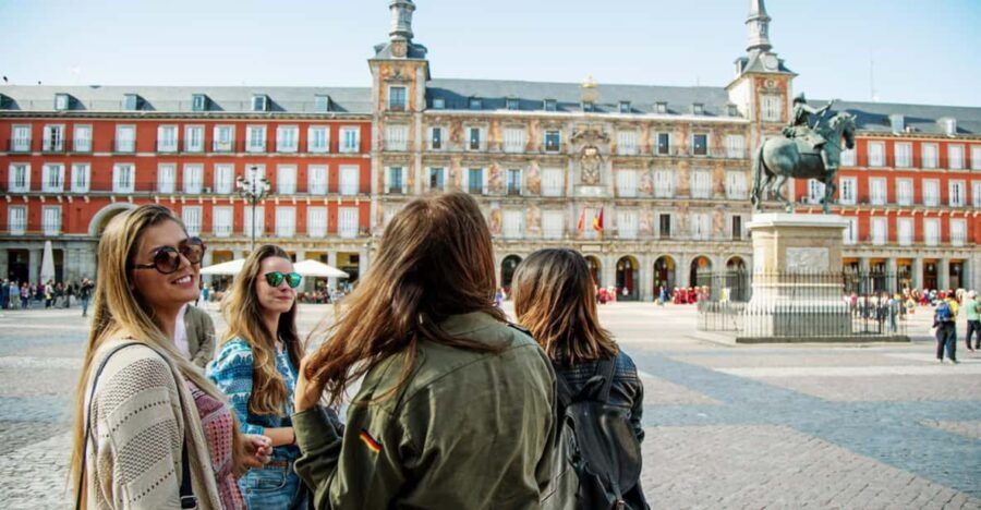 An Essential Walking Tour of the Center