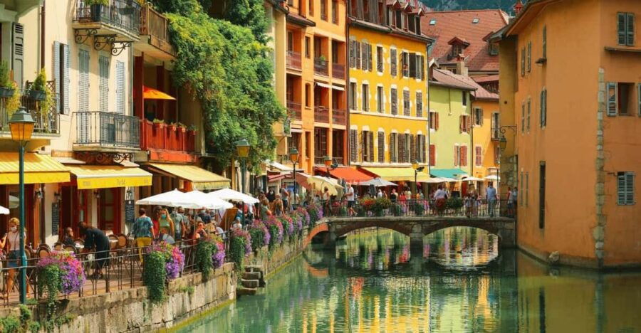 Annecy: Express Walk With a Local in 60 Minutes - Overview of the Experience