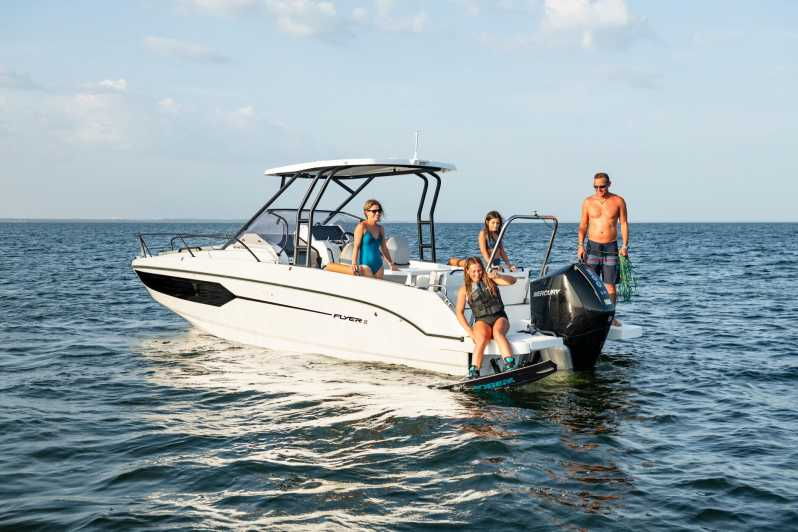 Barcelona: 2-hours Private Tour on a Motorboat - Tour Overview