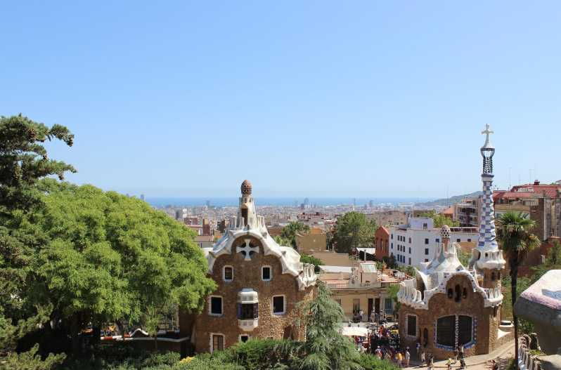 Barcelona: 2-Hours Sightseeing With Private Tour & Transport - Tour Overview