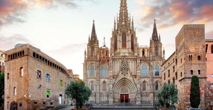 Barcelona Cathedral: Exclusive Walking Tour & Entry Tickets.