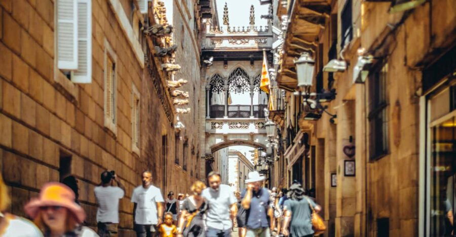 Barcelona: Gaudi, Paseo Marítimo, or El Born Walking Tour - Tour Overview and Options